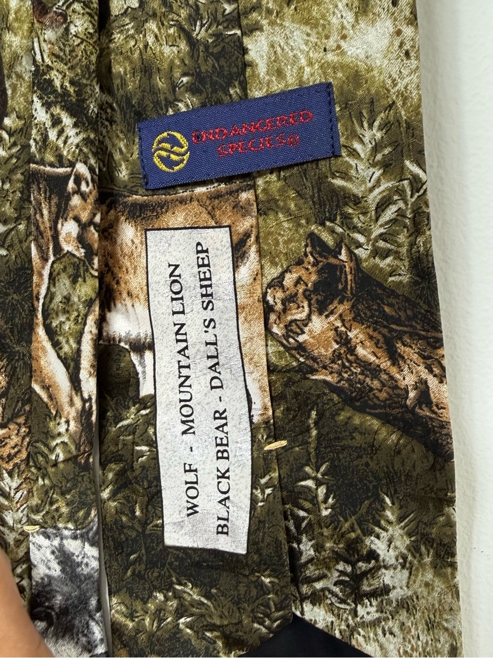 Vintage Endangered Species Wildlife Novelty Tie Wolf Bear Mountain Lion Mens - Picture 4 of 6